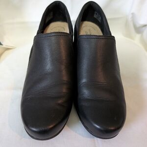 Clarks Classic Black Women's Slip-On Shoes Sz 9